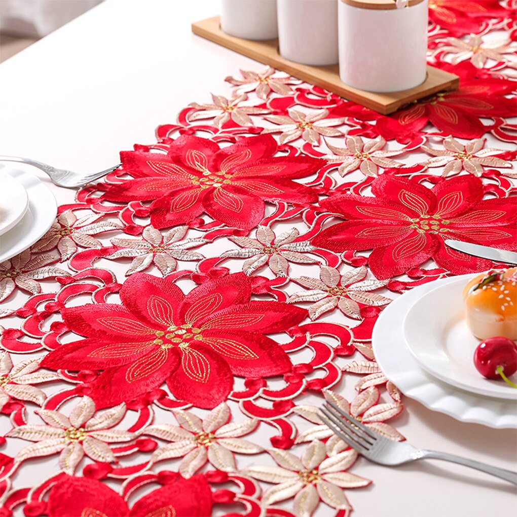 Caminho de mesa natalino com lindos detalhes vazados - vários tamanhos