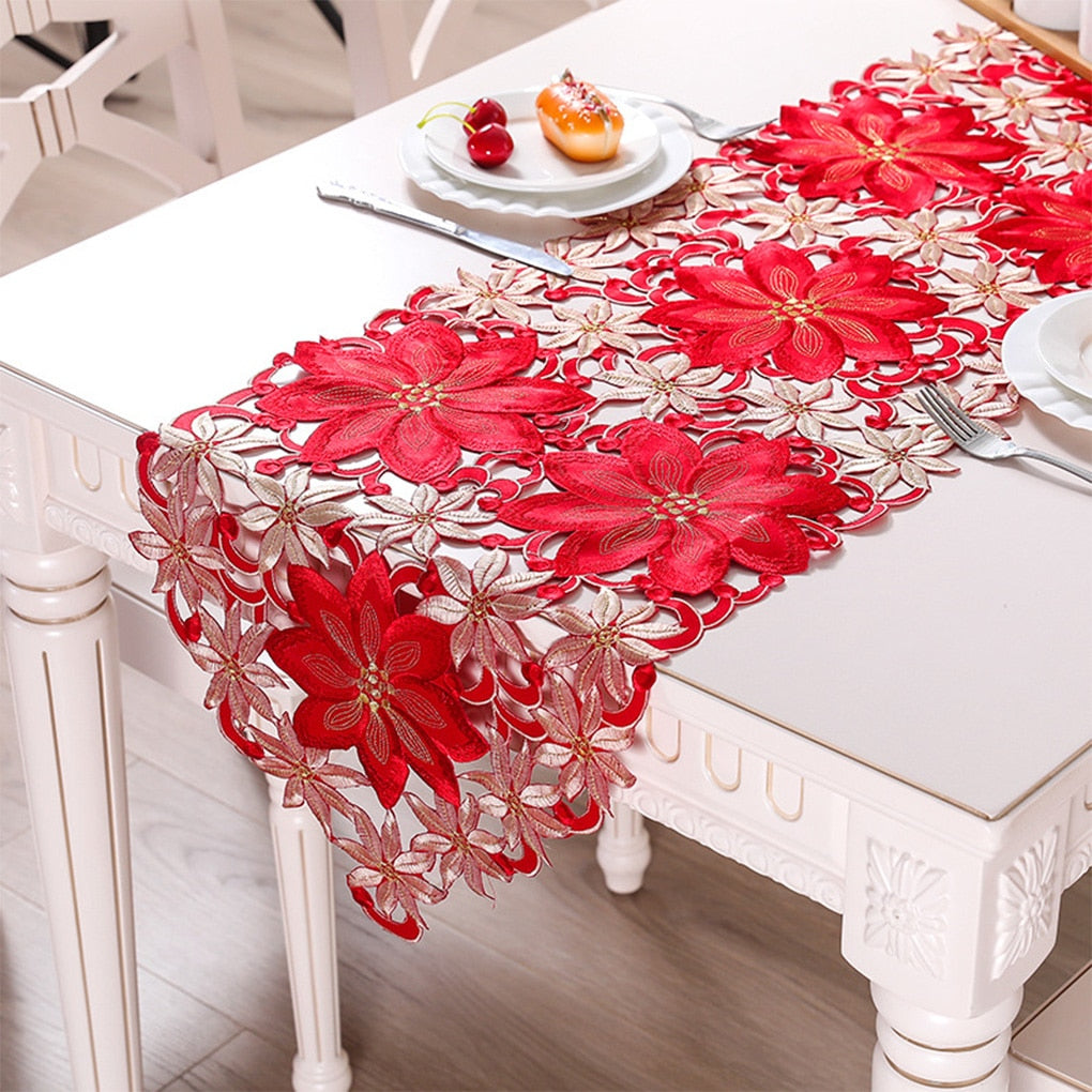 Caminho de mesa natalino com lindos detalhes vazados - vários tamanhos